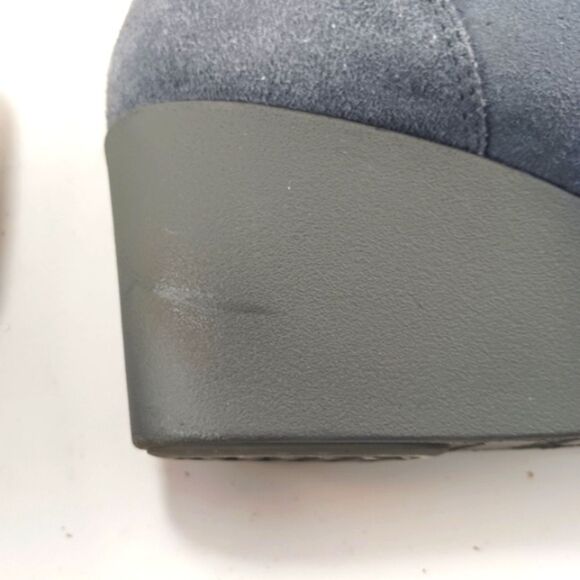 Crocs Womans Leigh Suede Wedge Bootie Gray Women 10 Lace-up 2.5 inch Heel....... - Picture 3 of 14